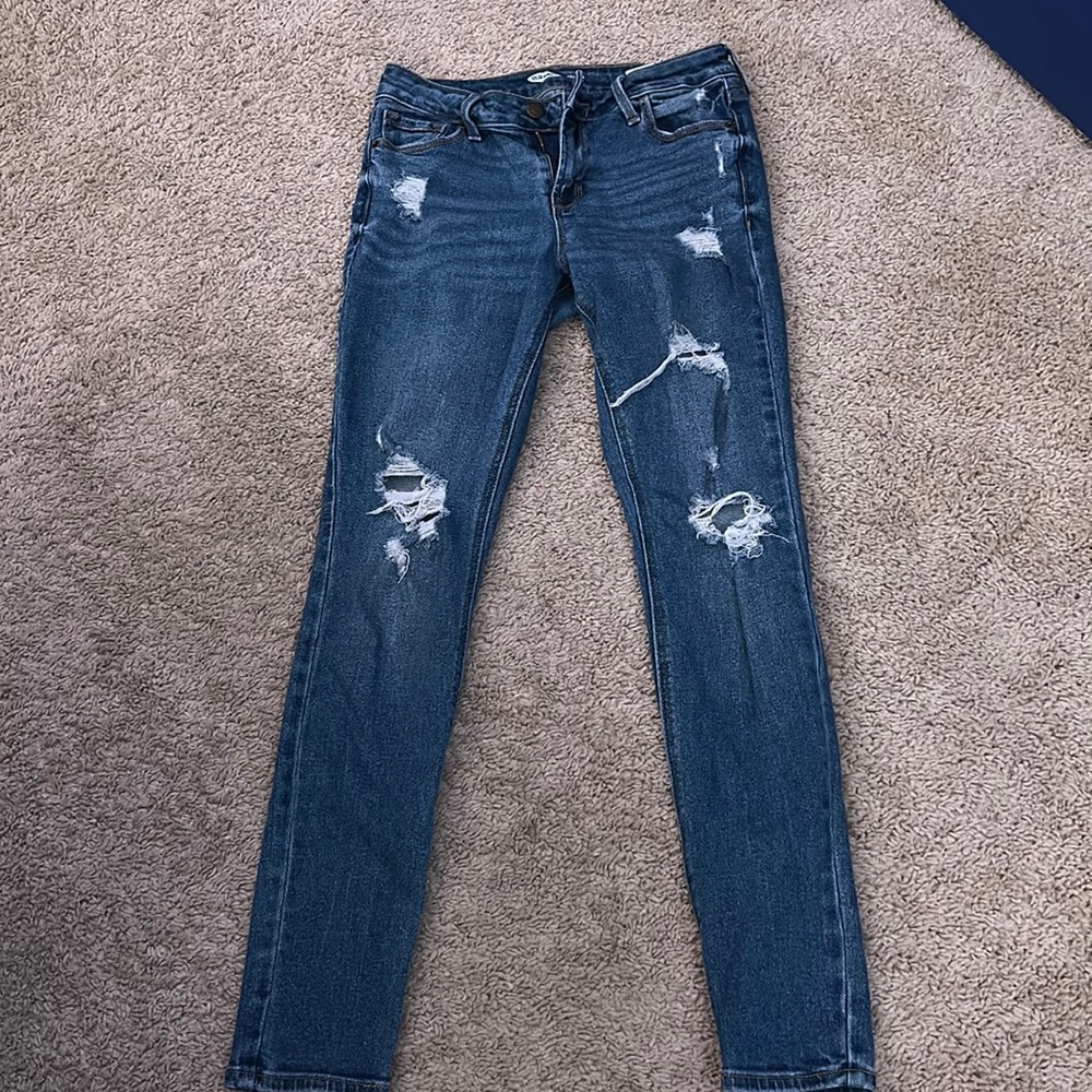 Old Navy women’s super skinny ripped denim shorts.